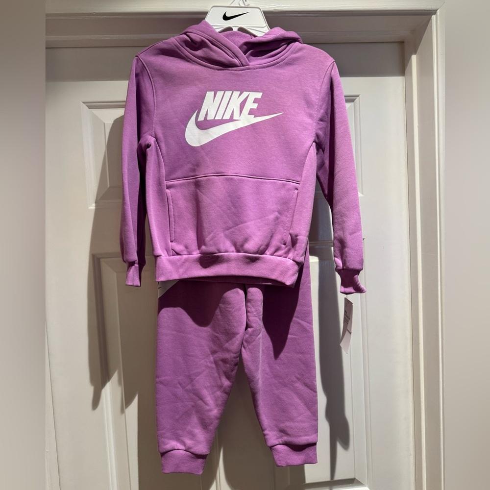 Nike 2pc Girls Size 6 Fleece Set in Rush Fuchsia, NWT